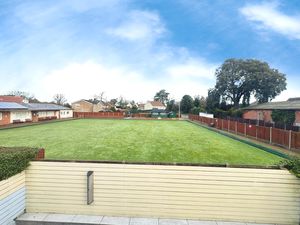 DE VERE LANE- click for photo gallery